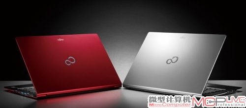 LIFEBOOK U772有银色和红色两种机身色彩，我很喜欢LIFEBOOK U772的红，富有个性且不失稳重。